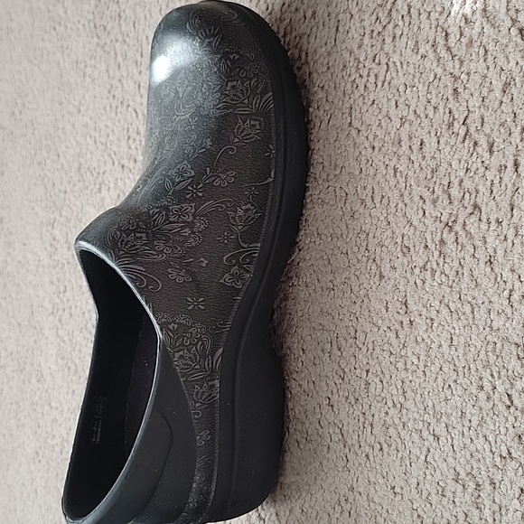 Crocs Women's Slip On Clogs - Picture 5 of 12